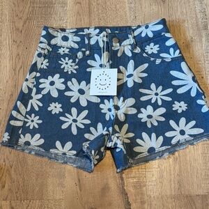 Baevly Daisy Floral High Rise Denim Shorts NWT Frayed Hem Blue White Size Small